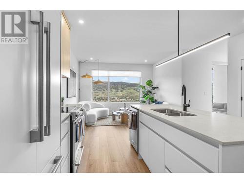 5014 Sun Rivers Drive, Kamloops, BC - Indoor Photo Showing Kitchen With Double Sink