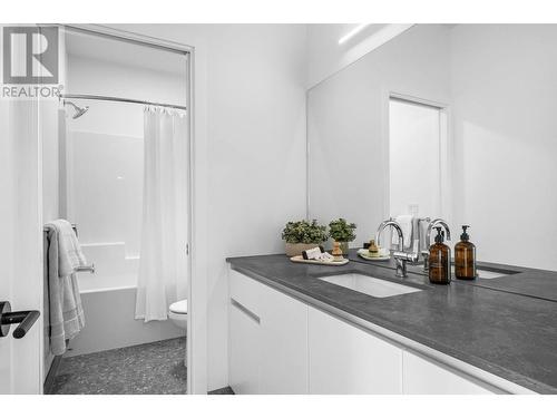 5014 Sun Rivers Drive, Kamloops, BC - Indoor Photo Showing Bathroom