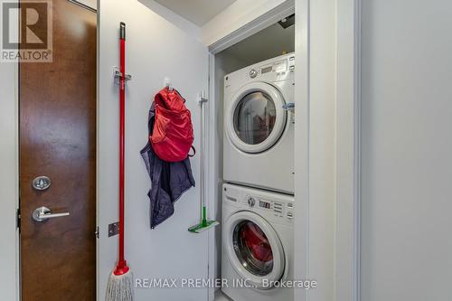 303 - 2212 Lake Shore Boulevard W, Toronto, ON - Indoor Photo Showing Laundry Room