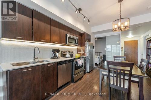 303 - 2212 Lake Shore Boulevard W, Toronto, ON - Indoor Photo Showing Kitchen With Double Sink