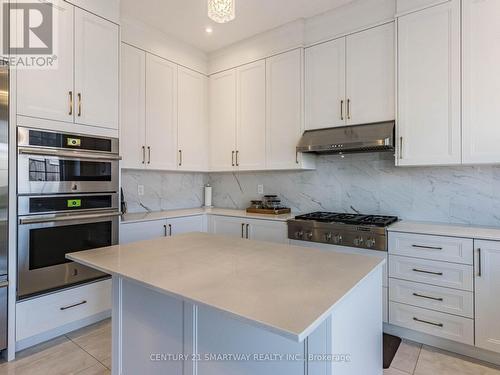 60 Jura Crescent, Brampton, ON - Indoor Photo Showing Kitchen With Upgraded Kitchen