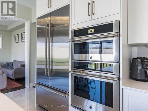 60 Jura Crescent, Brampton, ON - Indoor Photo Showing Kitchen With Stainless Steel Kitchen