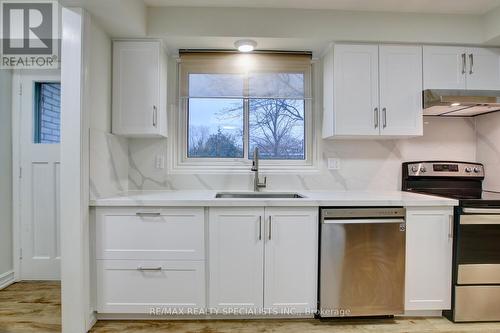 2420 Winthrop Cres, Mississauga, ON - Indoor Photo Showing Kitchen
