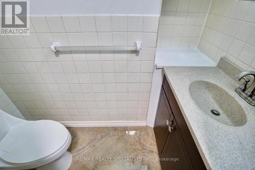 2420 Winthrop Cres, Mississauga, ON - Indoor Photo Showing Bathroom