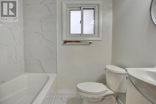 2420 Winthrop Crescent, Mississauga, ON - Indoor Photo Showing Bathroom