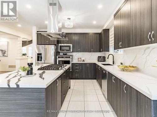 20 Pellegrino Rd, Brampton, ON - Indoor Photo Showing Kitchen With Upgraded Kitchen