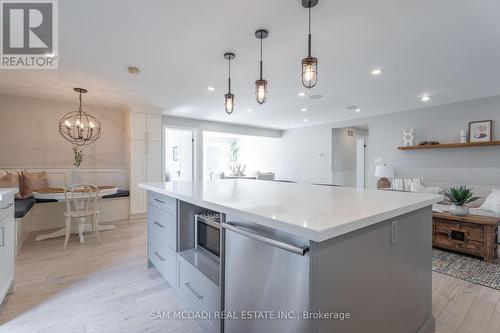 100 Rutledge Road, Mississauga, ON - Indoor Photo Showing Kitchen With Upgraded Kitchen