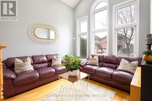 5757 Macphee Rd, Mississauga, ON - Indoor Photo Showing Living Room