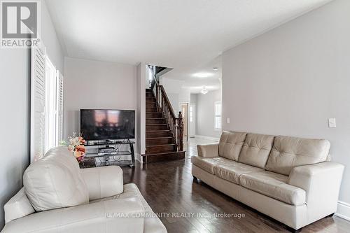 605 Matisse Pl, Mississauga, ON - Indoor Photo Showing Living Room