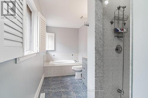 605 Matisse Pl, Mississauga, ON - Indoor Photo Showing Bathroom