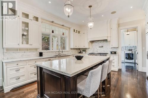 738 Balboa Drive, Mississauga, ON - Indoor Photo Showing Kitchen With Upgraded Kitchen