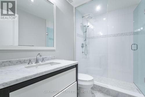 738 Balboa Drive, Mississauga, ON - Indoor Photo Showing Bathroom