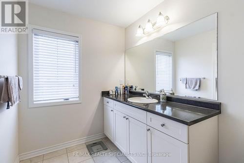 1732 Copeland Circ, Milton, ON - Indoor Photo Showing Bathroom