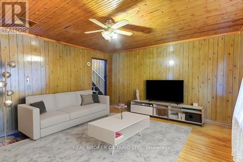 484358 30 Sdrd, Amaranth, ON - Indoor Photo Showing Living Room