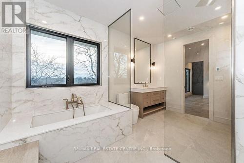 204 King St, Guelph, ON - Indoor Photo Showing Bathroom