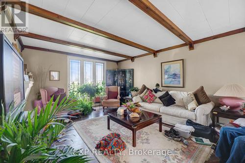 3446 Highway 3, Norfolk, ON - Indoor Photo Showing Living Room