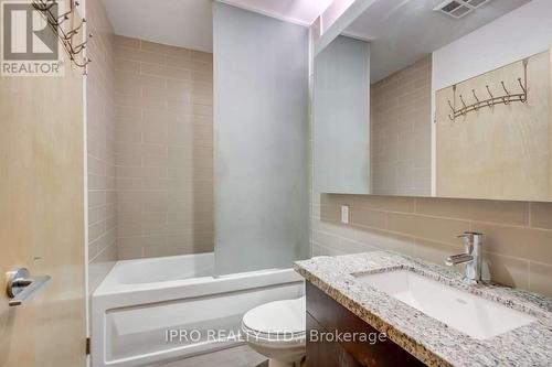 914 - 1 Shaw Street, Toronto, ON - Indoor Photo Showing Bathroom