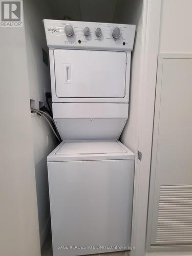 #102 -498A Eglinton Ave E, Toronto, ON - Indoor Photo Showing Laundry Room