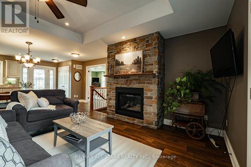 58 Asbury Park Court, Whitchurch-Stouffville, ON - Indoor Photo Showing Living Room With Fireplace