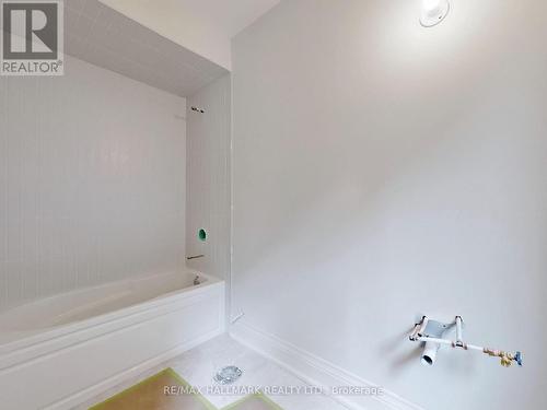 13 Calla Tr, Aurora, ON - Indoor Photo Showing Bathroom