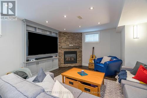 136 Park Dr, Whitchurch-Stouffville, ON - Indoor Photo Showing Living Room With Fireplace
