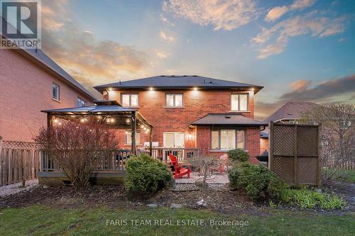 136 Park Dr, Whitchurch-Stouffville, ON - Outdoor