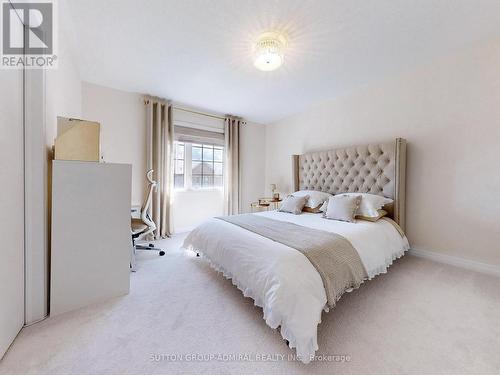 39 Bedford Estates Cres, Barrie, ON - Indoor Photo Showing Bedroom