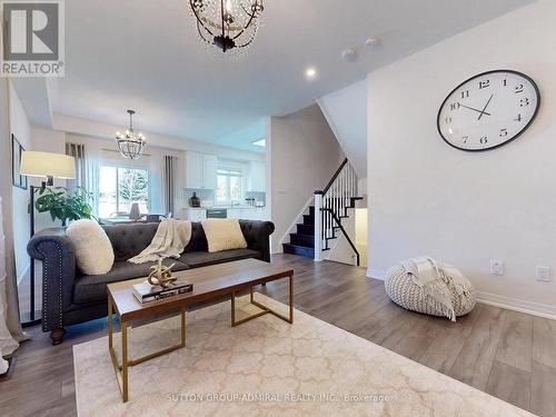 39 Bedford Estates Cres, Barrie, ON - Indoor Photo Showing Living Room