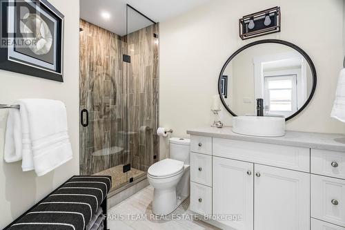 92 Nelson St, Barrie, ON - Indoor Photo Showing Bathroom