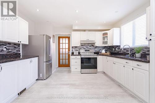 111 Dearbourne Blvd, Brampton, ON - Indoor Photo Showing Kitchen With Upgraded Kitchen