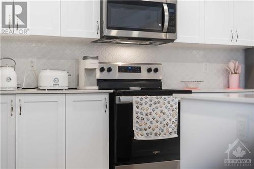 35 Overberg Way Unit#A, Ottawa, ON - Indoor Photo Showing Kitchen With Upgraded Kitchen
