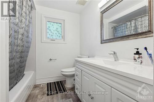 1894 La Chapelle Street, Ottawa, ON - Indoor Photo Showing Bathroom