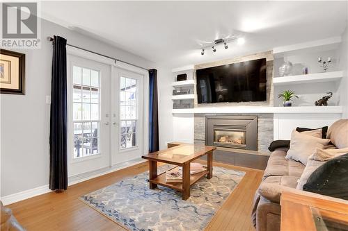 713 Montcalm Court, Cornwall, ON - Indoor Photo Showing Living Room With Fireplace