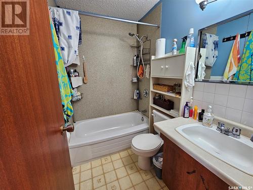 704 1St Street E, Meadow Lake, SK - Indoor Photo Showing Bathroom