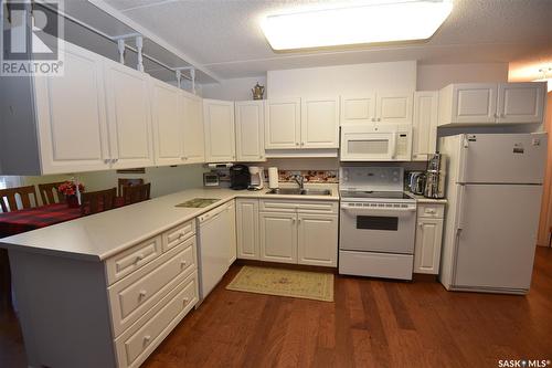 308 220 1St Street E, Nipawin, SK - Indoor Photo Showing Kitchen