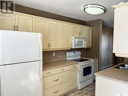 20 330 Haight Crescent, Saskatoon, SK - Indoor Photo Showing Kitchen