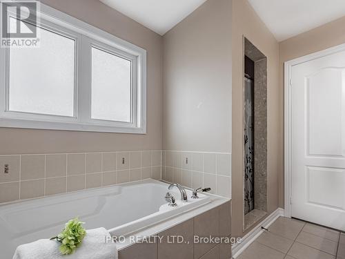 1609 Winville Rd, Pickering, ON - Indoor Photo Showing Bathroom