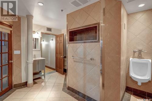 204 1170 Broad Street, Regina, SK - Indoor Photo Showing Bathroom