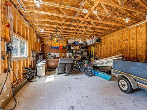 4982 Childs Rd, Courtenay, BC - Indoor Photo Showing Garage