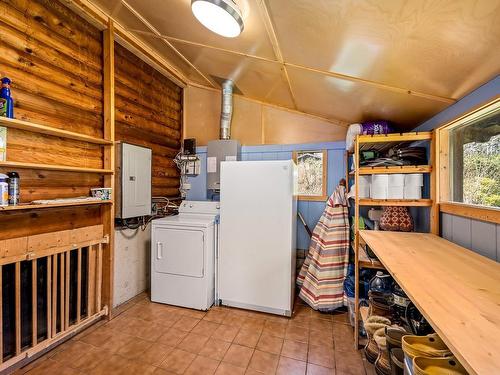 4982 Childs Rd, Courtenay, BC - Indoor Photo Showing Laundry Room