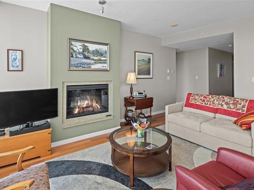 214-68 Songhees Rd, Victoria, BC - Indoor Photo Showing Living Room With Fireplace