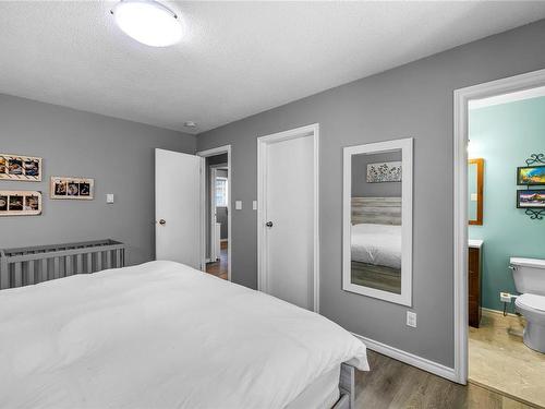 597 Karls Way, French Creek, BC - Indoor Photo Showing Bedroom