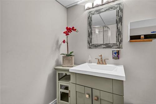 82 Rymal Road E, Hamilton, ON - Indoor Photo Showing Bathroom