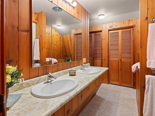 7764 Broomhill Rd, Sooke, BC - Indoor Photo Showing Bathroom