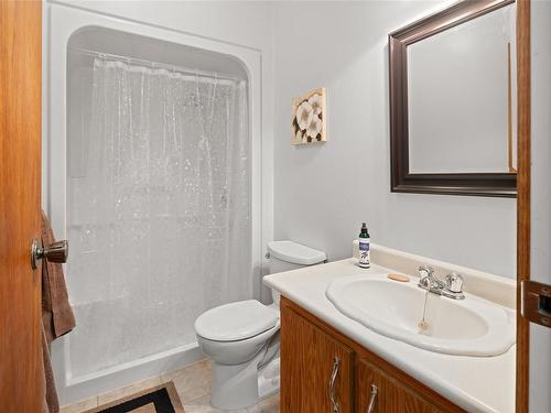 7764 Broomhill Rd, Sooke, BC - Indoor Photo Showing Bathroom