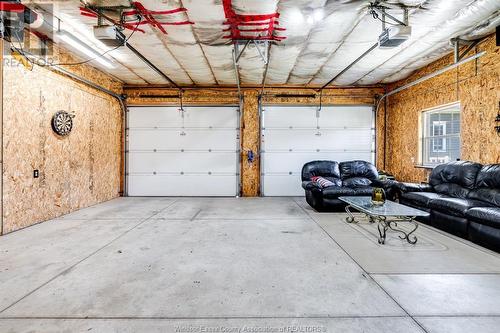 1842 Road 3 West, Kingsville, ON - Indoor Photo Showing Garage