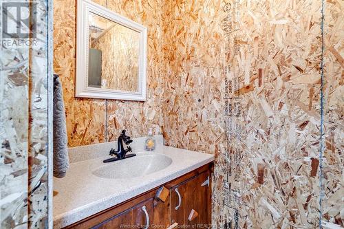 1842 Road 3 West, Kingsville, ON - Indoor Photo Showing Bathroom