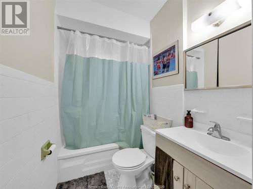 1339 Benjamin Avenue, Windsor, ON - Indoor Photo Showing Bathroom