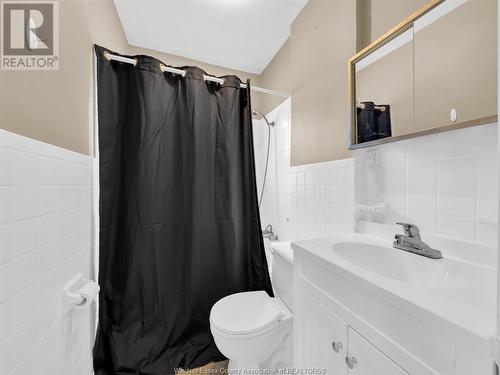 1339 Benjamin Avenue, Windsor, ON - Indoor Photo Showing Bathroom