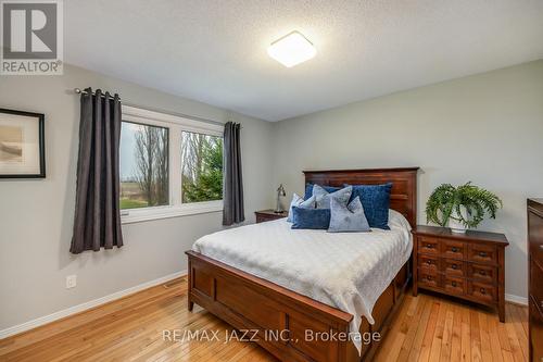 6 Hallett Crescent, Kawartha Lakes, ON - Indoor Photo Showing Bedroom